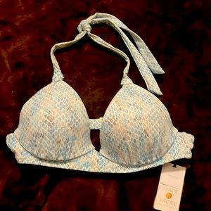 Shade and shore 32 b